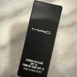 MAC NC35 Studio Fix Fluid SPF 15 Foundation